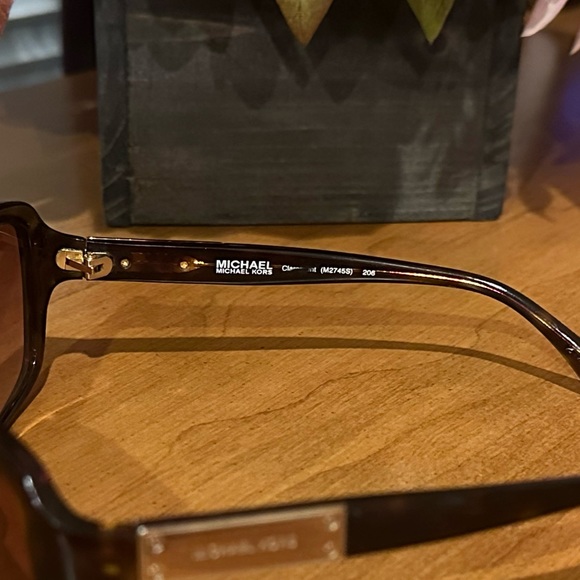 (SOLD) Michael Kors Tortoise Sunglassed - Picture 6 of 8